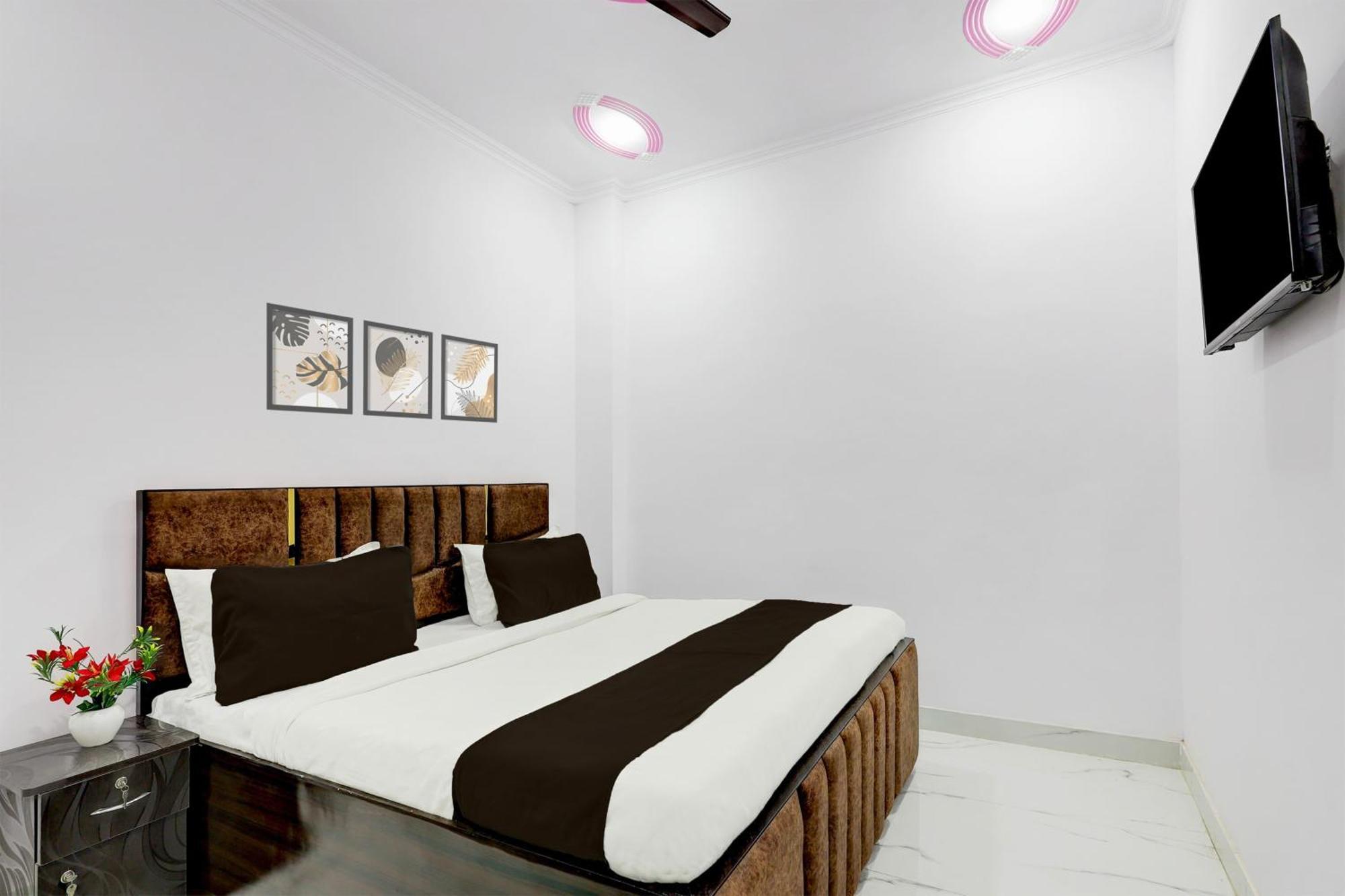 Hotel The Arrow Near Paschim Vihar デリー エクステリア 写真